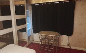 Lovely 1-Bed Studio In London