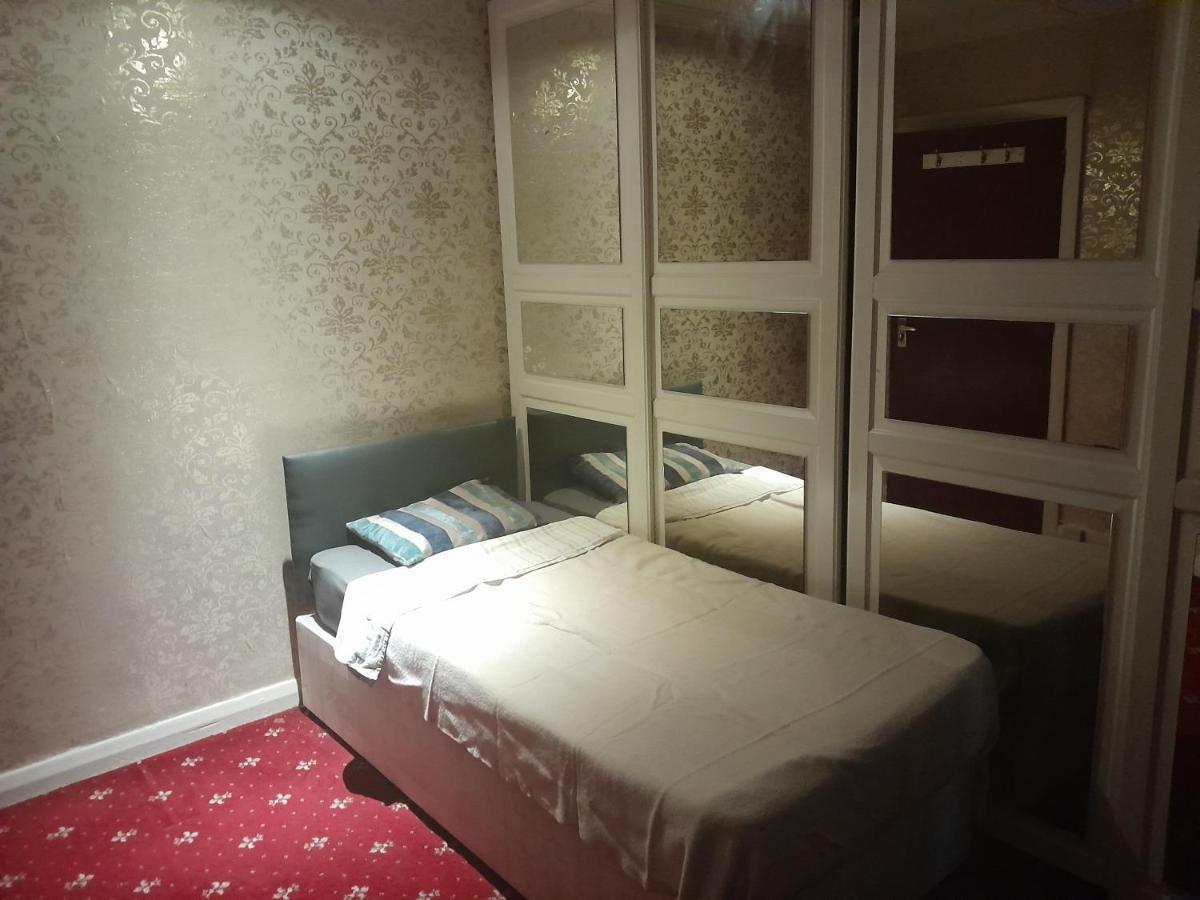 Lovely 1-Bed Studio In London Apartment Exterior photo