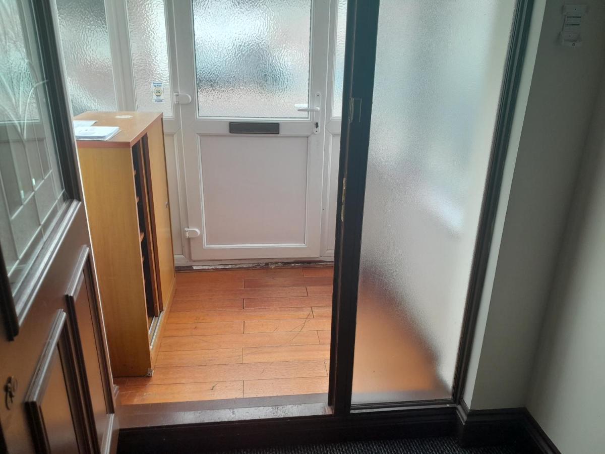 Lovely 1-Bed Studio In London Apartment Exterior photo