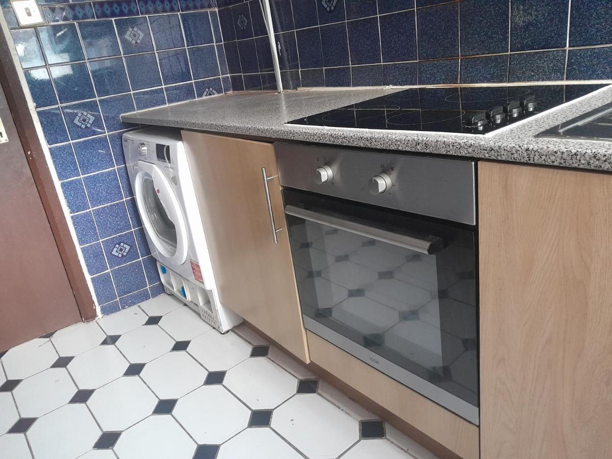Lovely 1-Bed Studio In London Apartment Exterior photo