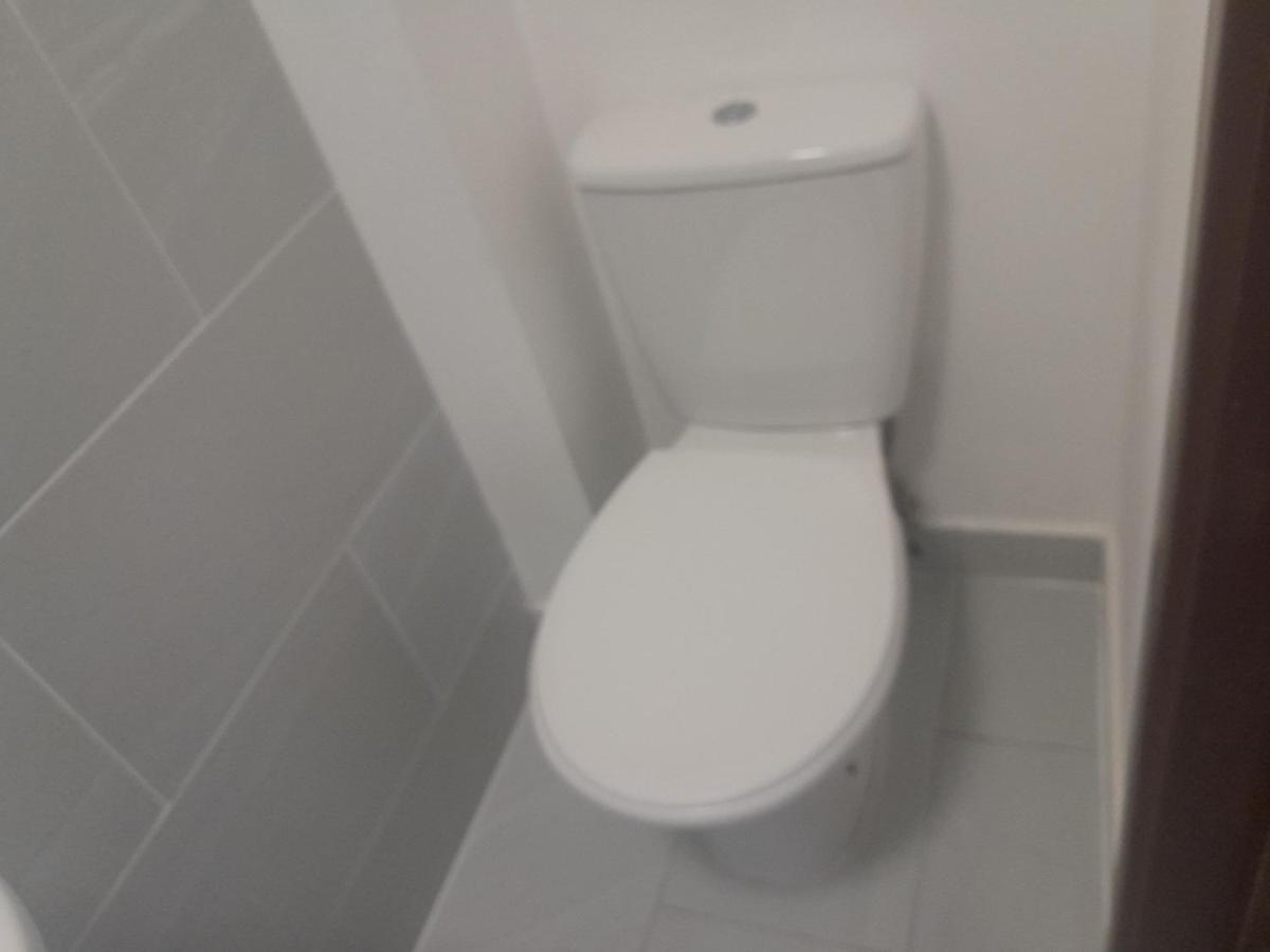 Lovely 1-Bed Studio In London Apartment Exterior photo